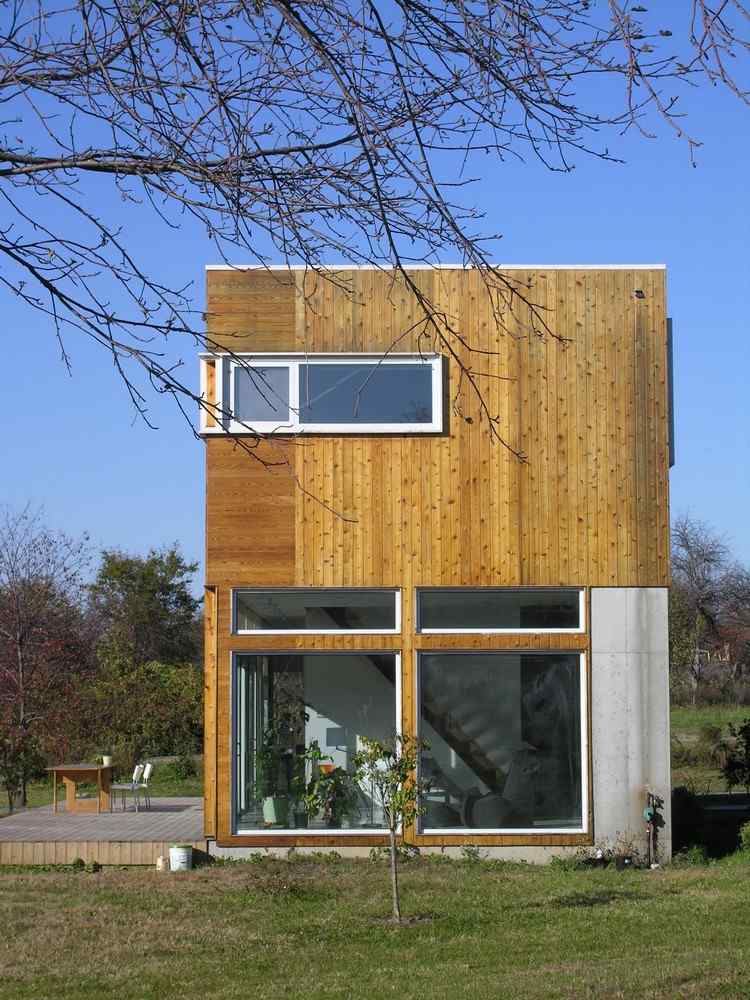 واجهة منزل خشبية حديثة - نافذة كبيرة - بول تشا - مهندس معماري