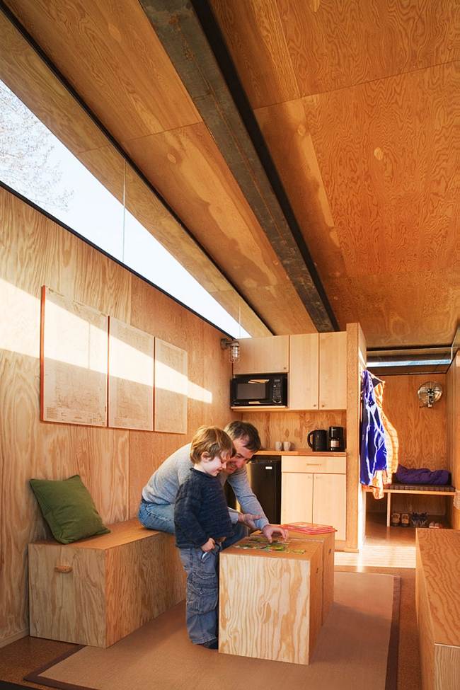 منازل ريفية حديثة ذات عجلات بتصميم داخلي كسوة خشبية لقضاء إجازة تزلج