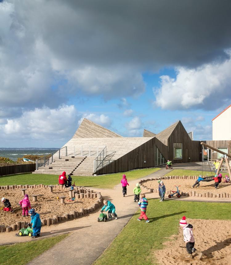 روضة أطفال العمارة بالقرب من الشاطئ - الملعب - حفرة الرمال - البديل - السويد