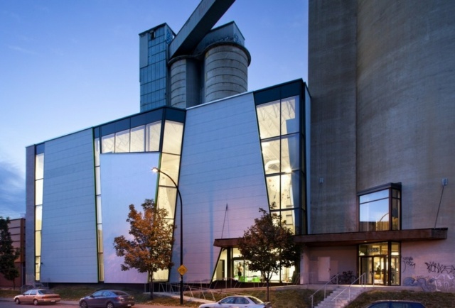 مشروع إعادة عرض الصوامع القديمة في كندا ، العمارة الحديثة ، المبنى العام