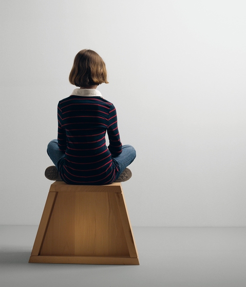 ماريا تيريزيا مقعد خشبي بتصميم شبه منحرف