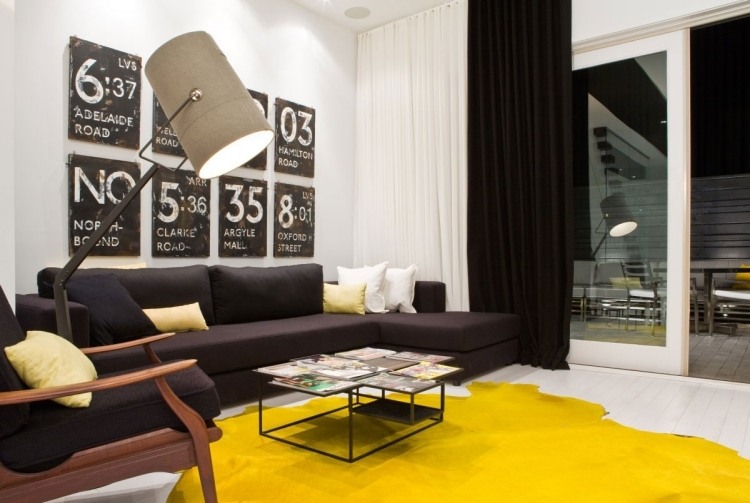 جدار-تصميم-أسود-أبيض-غرفة معيشة-سجادة صفراء-أضواء-كاشفة-تصميم-صناعي-جدار صور
