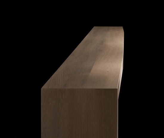 طاولة من الخشب الصلب المعالج بالزيت تصميم Henge الإيطالي