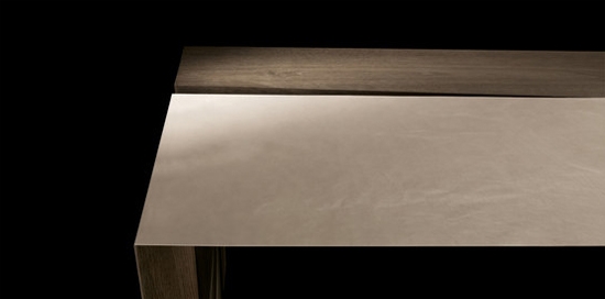 طاولة K-Table ، هيكل من الألومنيوم ، سطح طاولة ، أثاث من الخشب الصلب