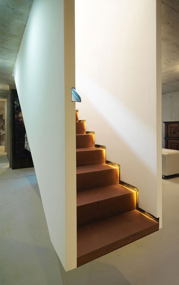 السلالم الحديثة الضيقة المتكاملة التصميم الداخلي للمنزل الخرساني الخفيف
