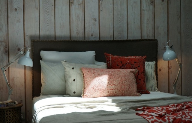 غرفة نوم الجدار الخلفي ألواح الأرضيات الخشبية غير المعالجة
