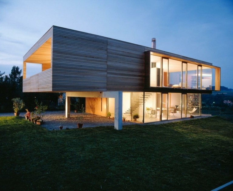 منزل خشبي بناء واجهات النوافذ بأسلوب بسيط صديقة للبيئة