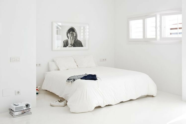 أثاث صغير - سرير مزدوج - إطار زجاجي - ديكور جداري