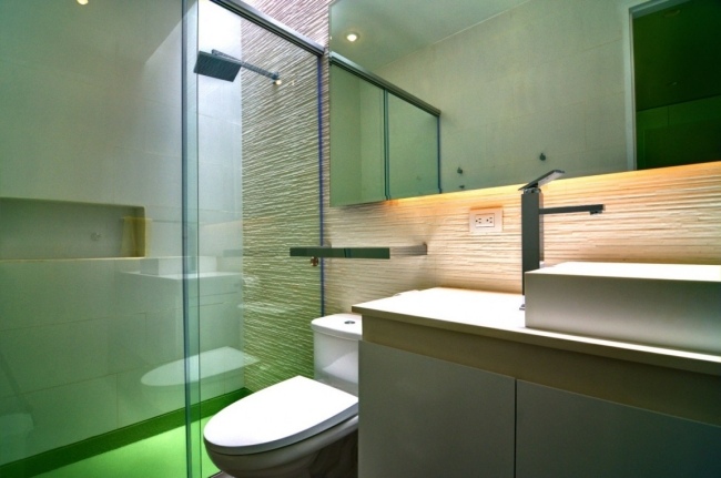 حمام أخضر منزل مصمم كازا سيتا مع تراس على السطح