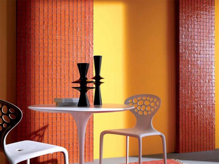 تصميم-فسيفساء-بلاط-أوندي-برتقالي-أصفر-لون الحائط-تركيبة-طاولة-ذوق شرقي