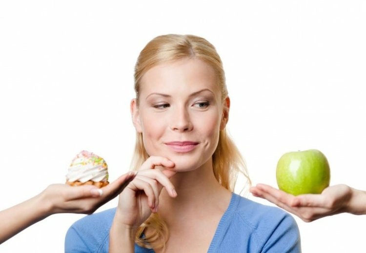 فقد الدافع لفقدان الوزن - أكل - حلويات - كب كيك - فاكهة - تفاح - المثابرة