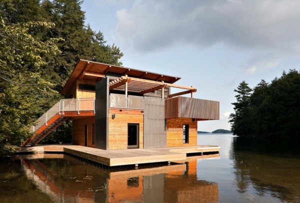 منزل على البحيرة - واجهة خشبية