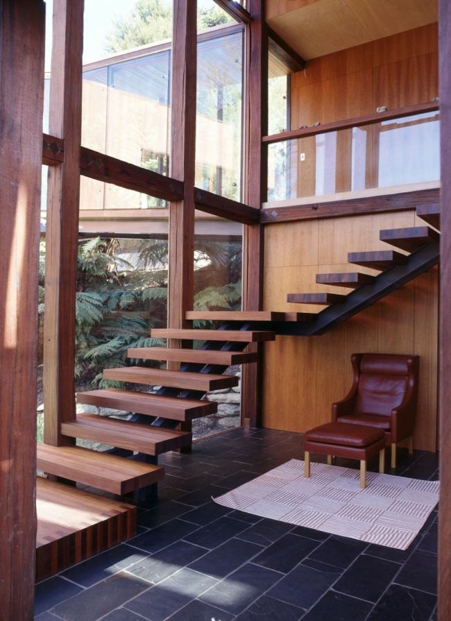تصميم داخلي للمنزل بلاط جرانيت داكن تكسية الجدران الخشبية
