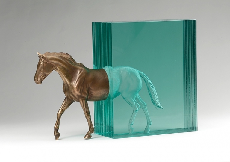 منحوتات-زجاج-خرساني-تمثال-حصان-تمثال-برونز-زجاج-طبقات-فن