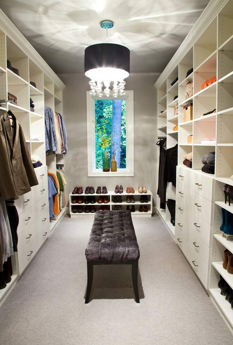 خزانة ملابس مفتوحة-مقعد صغير-إضاءة-ثريا-رفوف-نظام-أحذية-نافذة-مزهرية-زخرفة