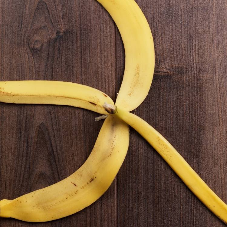 جفف قشر الموز العضوي واستخدمه كسماد