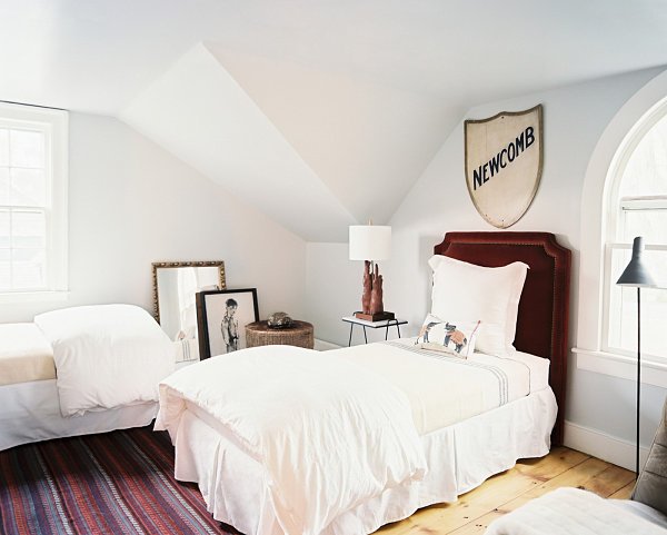 سجادة صغيرة لغرفة النوم ذات طراز ريفي سجادة مائلة للسقف