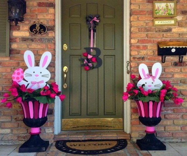 تزيين الباب الأمامي للديكور الخارجي - احتفالي بتزيين الأرانب الربيعية