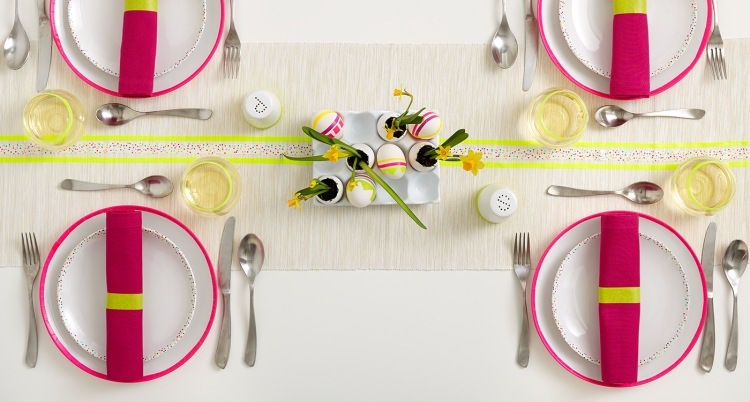 عيد الفصح-بيض-تصميم-أفكار-ديكور-طاولة-وردي-أصفر-طاولة-زخرفة-متوهجة