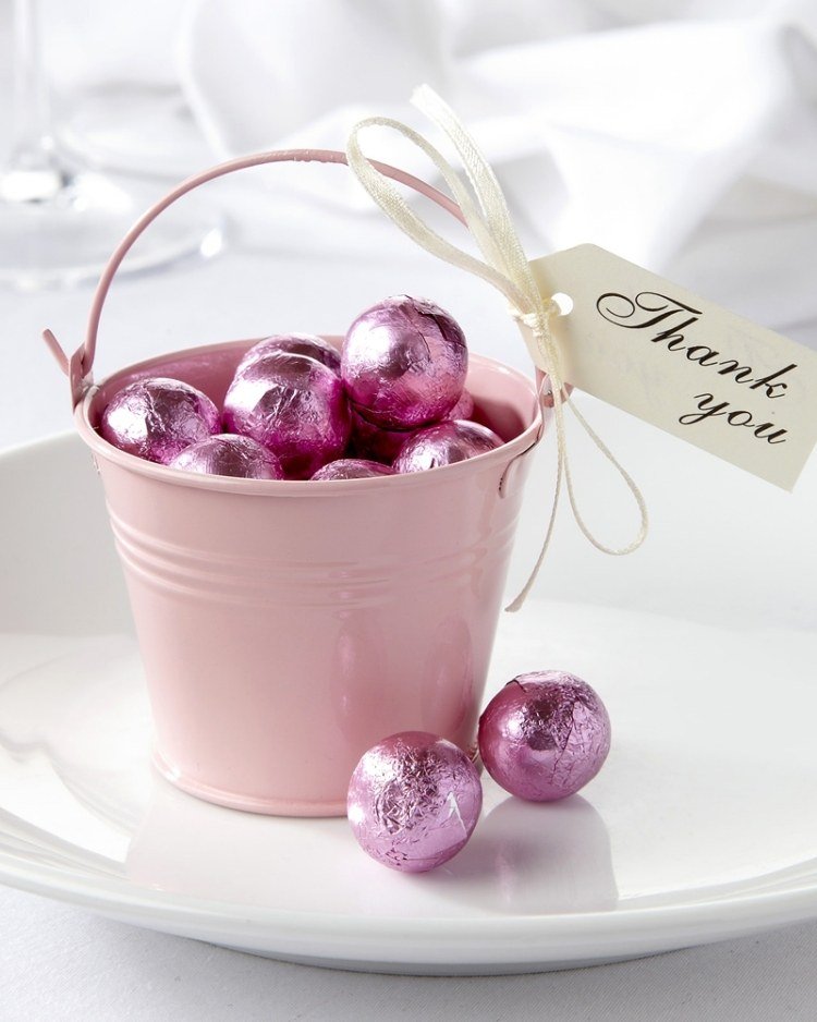 عيد الفصح-هدايا-العبث-الوردي-دلو معدني-شوكولاتة-بيض