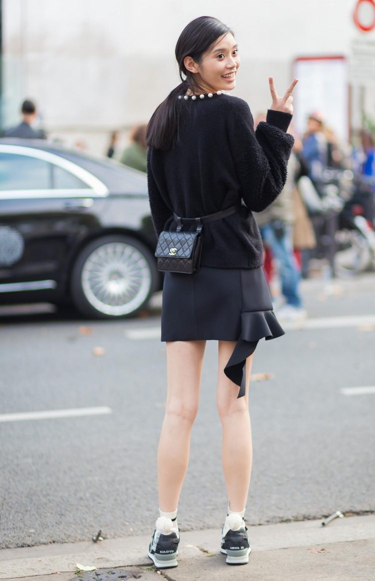 outfit-ideas-cardigans-large-size-black-short-dress-sporty-sneakers-bag-belt