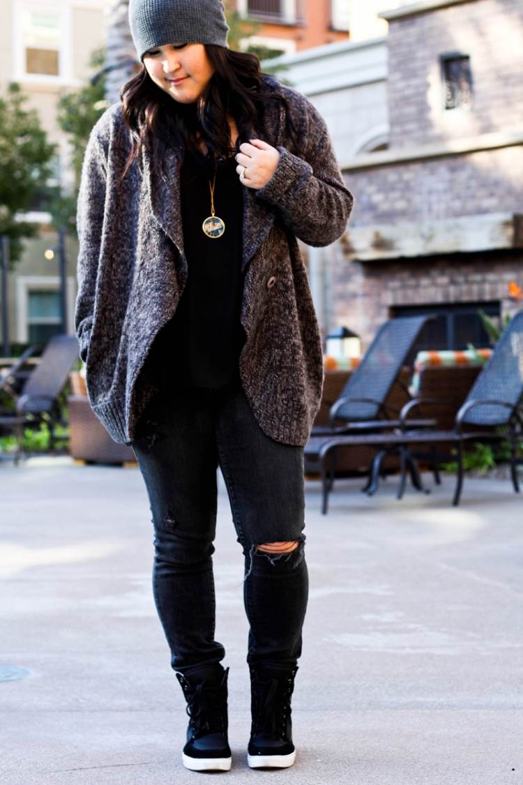 outfit-ideas-cardigans-large-knit-black-dark-colours-hat-sneakers