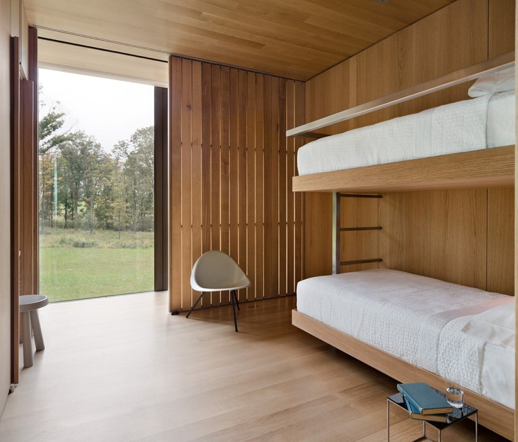 غرفة نوم سرير بطابقين الألواح الخشبية جدار زجاجي
