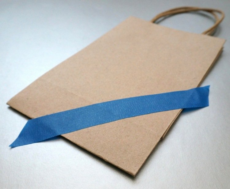 أكياس ورق العبث قطريًا - شريط لاصق - طباعة - ترقيع - فكرة - هدية - فرش طلاء