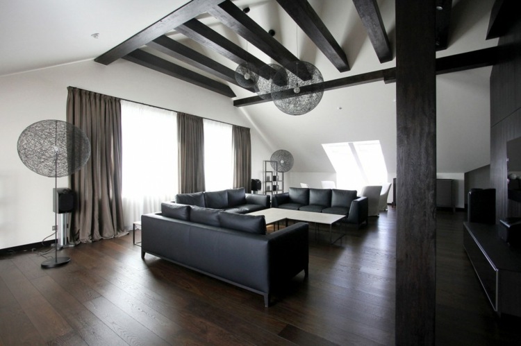 أحادية اللون السقيفة تصميم الأريكة الأرضيات الخشبية الجلدية السوداء