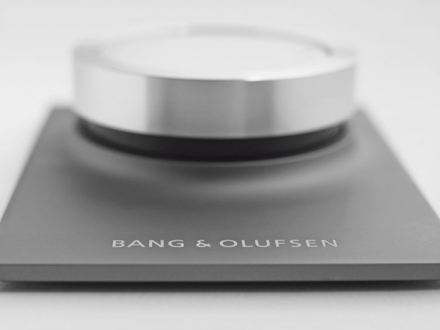 BeoSound Essence - جهاز تحكم عن بعد لنظام الموسيقى عالي التقنية Bang-and-Olufsen