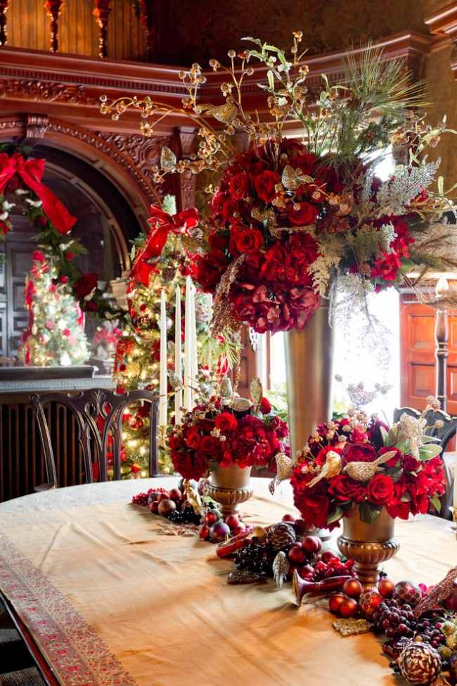 الإقامة التاريخية الملكة آن الداخلية زخرفة الورود الحمراء عيد الميلاد