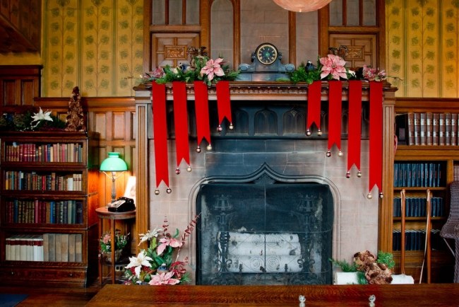 غرفة المعيشة التقليدية منزل تاريخي زينة عيد الميلاد