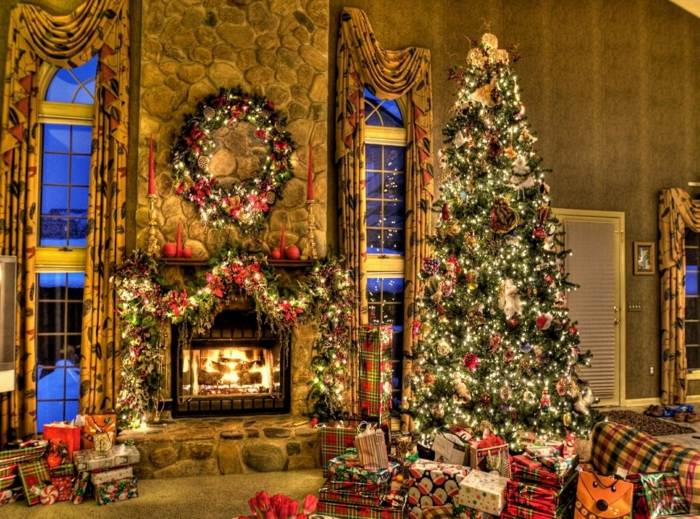 لعيد الميلاد مزينة تقليديا إكليل شجرة عيد الميلاد الموقد