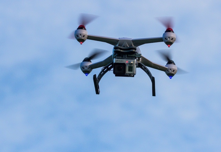 كاميرا كوادروكوبتر يتم التحكم فيها عن بعد بواسطة صور طيران ذات شفرة رمادية