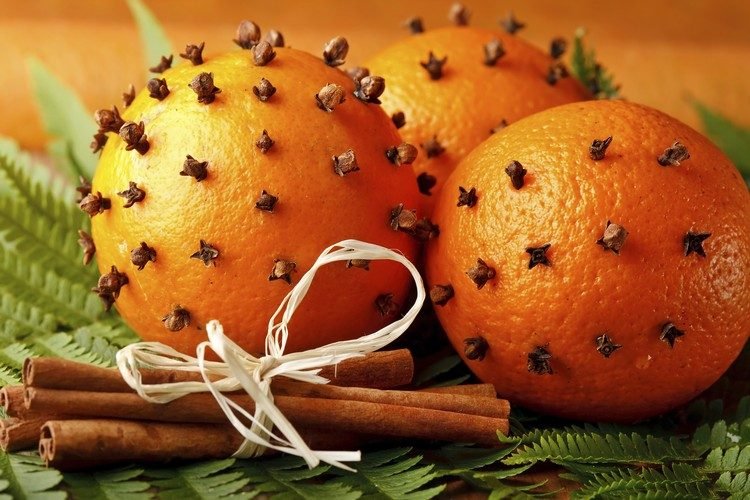 اصنعي-نفسك-عطور-برتقال-قرنفل-قرفة-عطري-كريسماس
