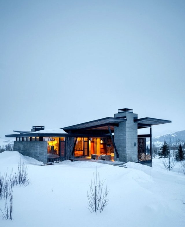 منزل ريفي حديث جبال الثلج ضوء دافئ