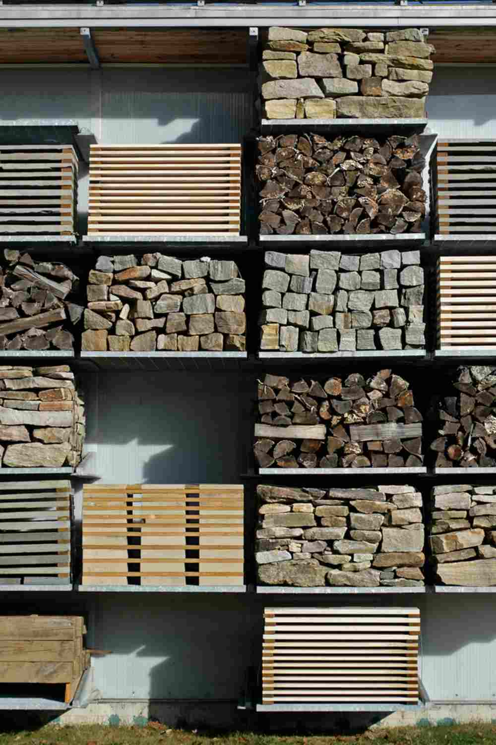 مواد البناء المختلفة مثل نفايات الخشب والحجر والبلاستيك والخرسانة جاهزة لإعادة التدوير