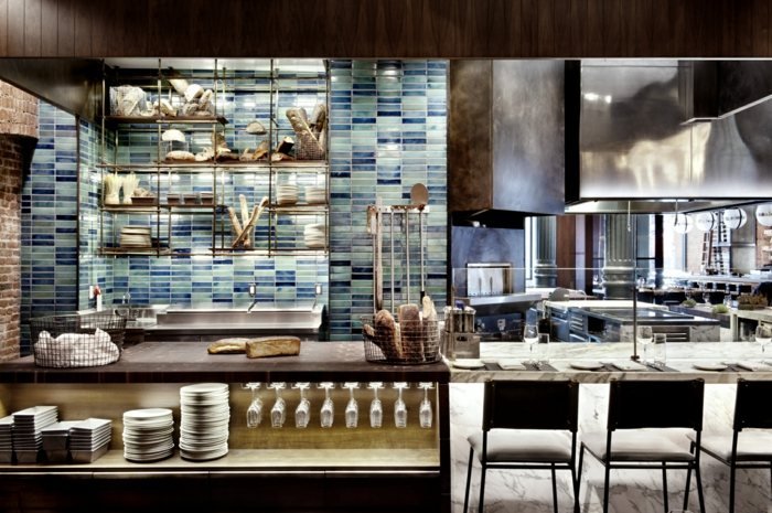 تصميم المطبخ مفتوح الجدار البلاط الأزرق النازع شفاط معدني