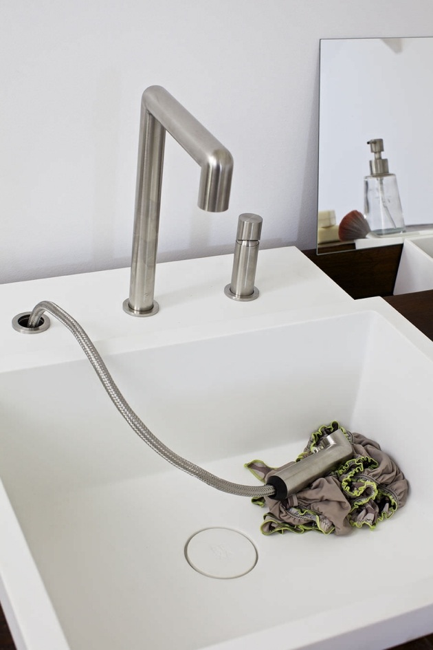 مغسلة مصمم giovanni busetti rexa تجهيزات حمام بتصميم مرن