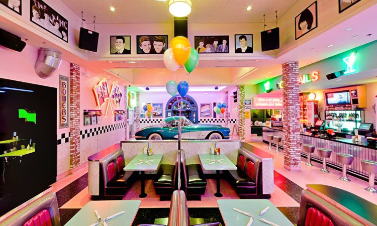 Rock n Roll 50s فكرة تزيين الحفلات لتزيين المطعم بالألوان والاحتفالية بالملصقات