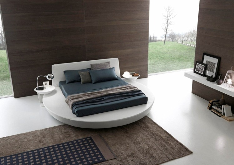 سرير دائري زيرو 3 مغطاة بألواح خشبية ورف سجاد بني
