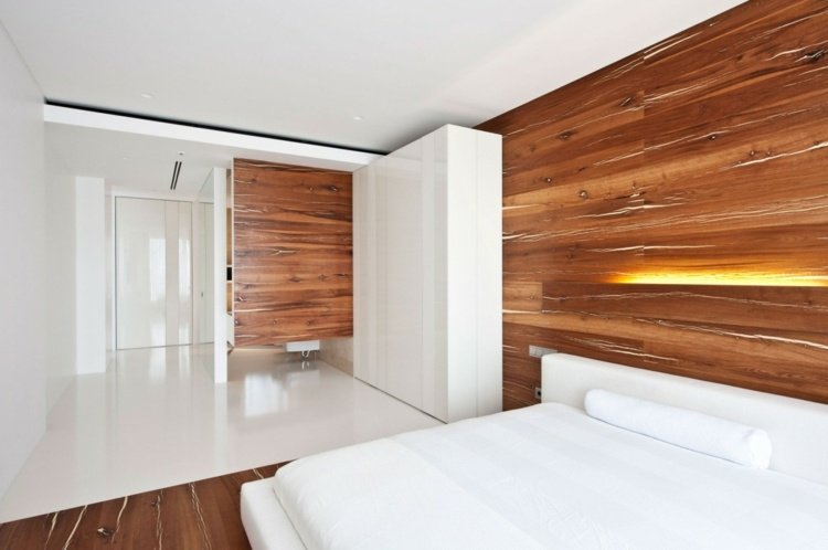 غرفه نوم بيضاء خشب غامق تصميم مافي اضاءة غير مباشره