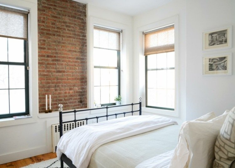 غرفة نوم تصميم سرير معدني أبيض لهجة جدار قرميد صناعي