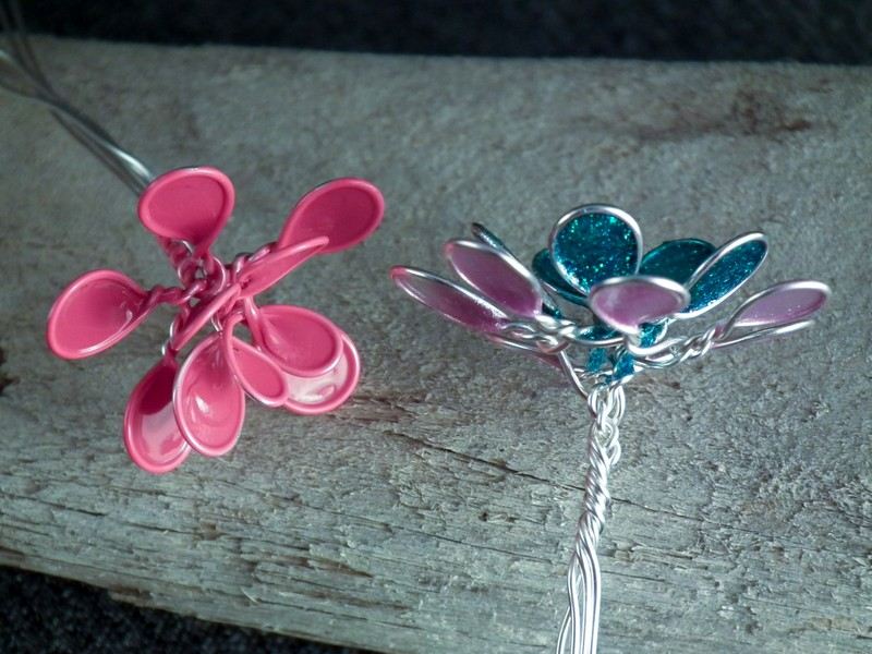 مجوهرات - اصنعها بنفسك - سلك - زهور - طلاء أظافر - وردي - فكرة هدية - عيد الأم