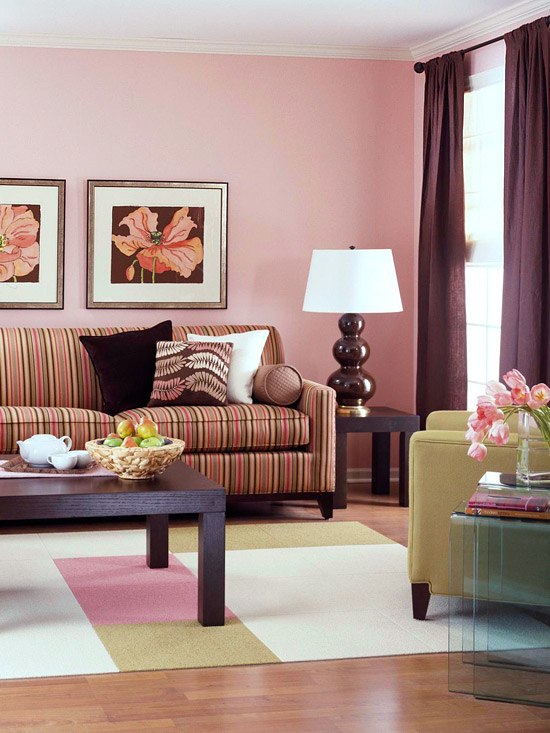 ألوان أرجوانية لغرفة المعيشة بألوان الربيع