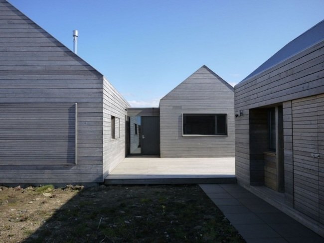Borreraig الاسكتلندي منزل سقف سرج البناء التقليدي واجهة خشبية