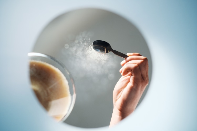 يمكن أن يؤدي إضافة السكر إلى القهوة إلى زيادة خطر الإصابة بمرض السكري