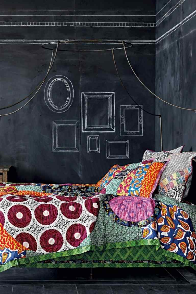 طلاء الجدران السوداء تصميم جدار غرفة النوم الطباشير أغطية السرير الملونة