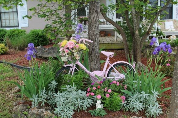 حديقة-رث-شيك-فراش-لهجة-ريترو-دراجة-وردي-نباتات