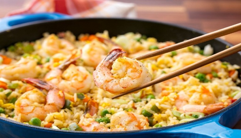 الجمبري مع الأرز وصفة الخضار أطباق سريعة لتخفيف الوزن الصيفي